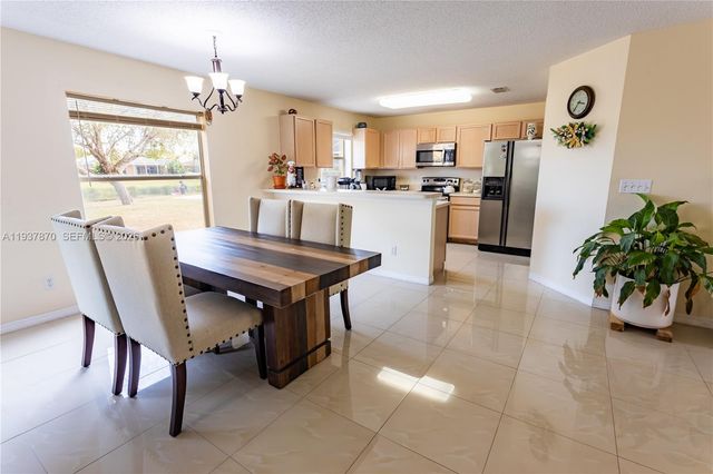 615 NW Stanford Ln, Port St. Lucie, FL 34983