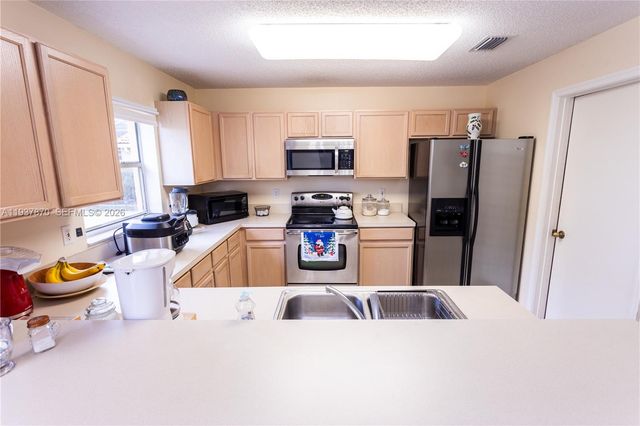 615 NW Stanford Ln, Port St. Lucie, FL 34983