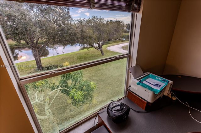 615 NW Stanford Ln, Port St. Lucie, FL 34983