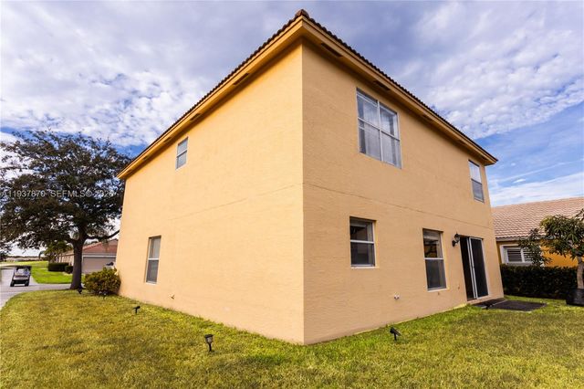 615 NW Stanford Ln, Port St. Lucie, FL 34983