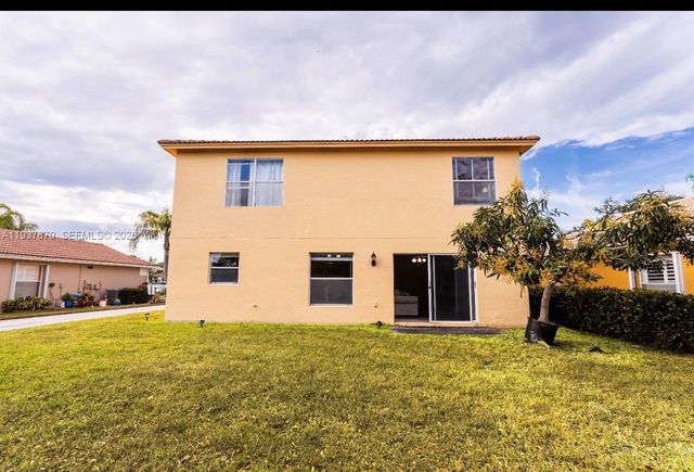 615 NW Stanford Ln, Port St. Lucie, FL 34983