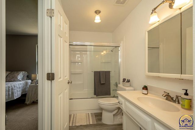9685 W 61st St, Merriam, KS 66203