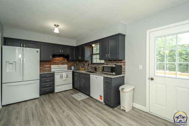 9685 W 61st St, Merriam, KS 66203