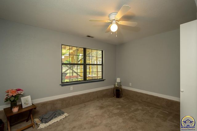 9685 W 61st St, Merriam, KS 66203