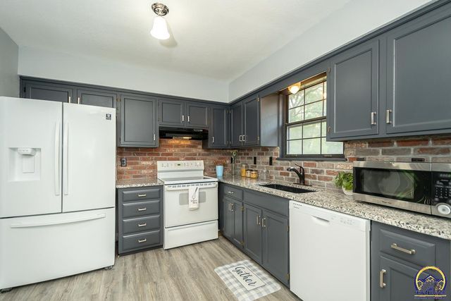9685 W 61st St, Merriam, KS 66203