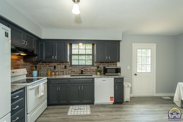 9685 W 61st St, Merriam, KS 66203