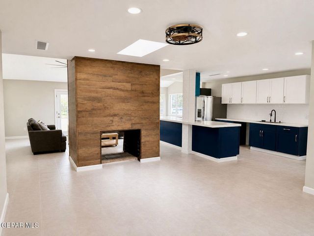 775 W BORDERLAND Road, El Paso, TX 79932