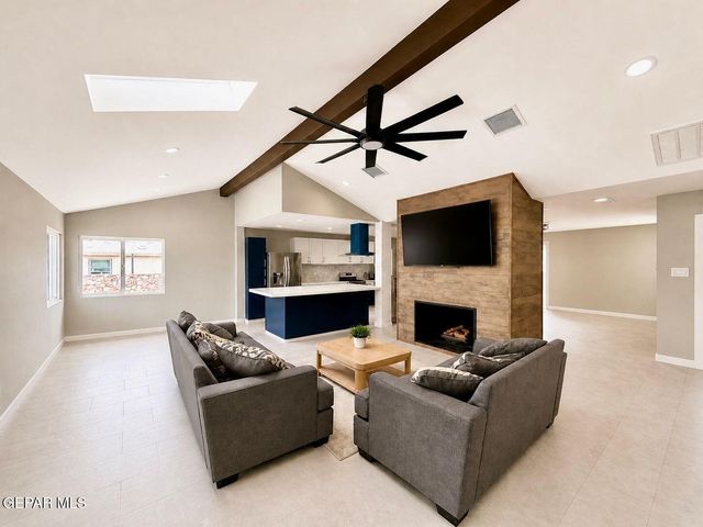 775 W BORDERLAND Road, El Paso, TX 79932