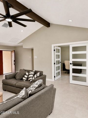 775 W BORDERLAND Road, El Paso, TX 79932