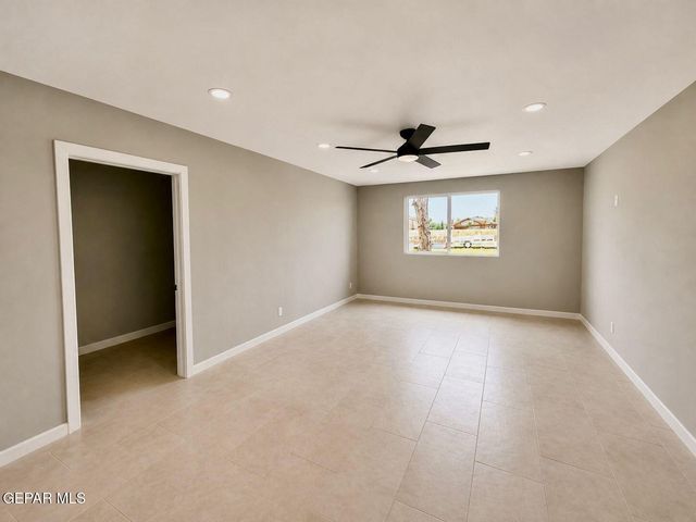 775 W BORDERLAND Road, El Paso, TX 79932