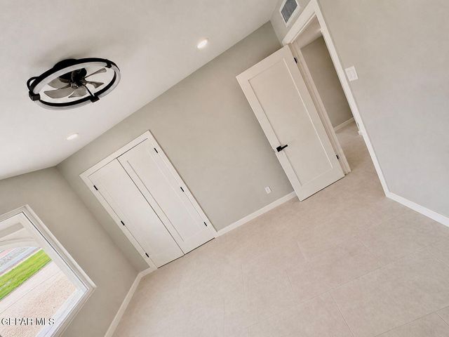 775 W BORDERLAND Road, El Paso, TX 79932