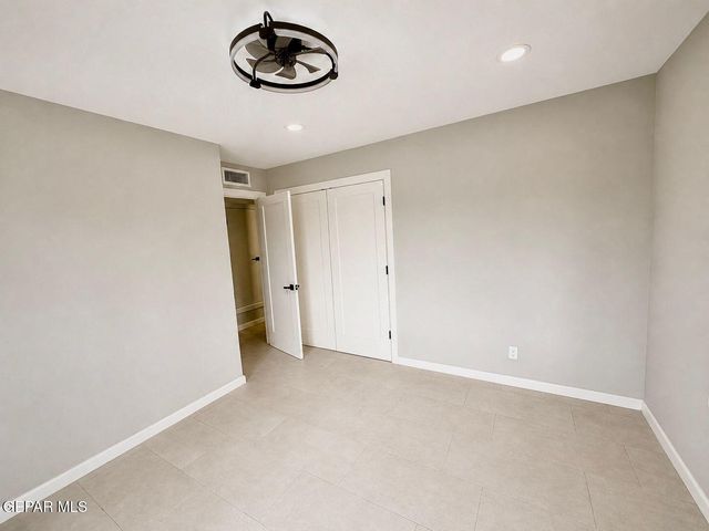 775 W BORDERLAND Road, El Paso, TX 79932