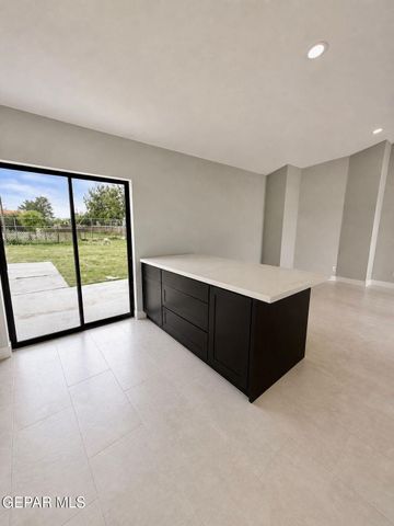775 W BORDERLAND Road, El Paso, TX 79932
