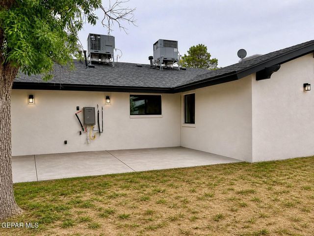 775 W BORDERLAND Road, El Paso, TX 79932