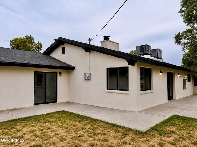 775 W BORDERLAND Road, El Paso, TX 79932