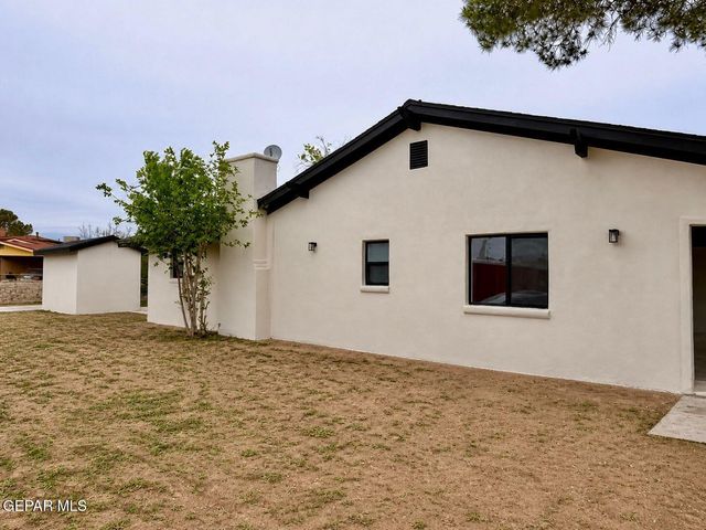 775 W BORDERLAND Road, El Paso, TX 79932