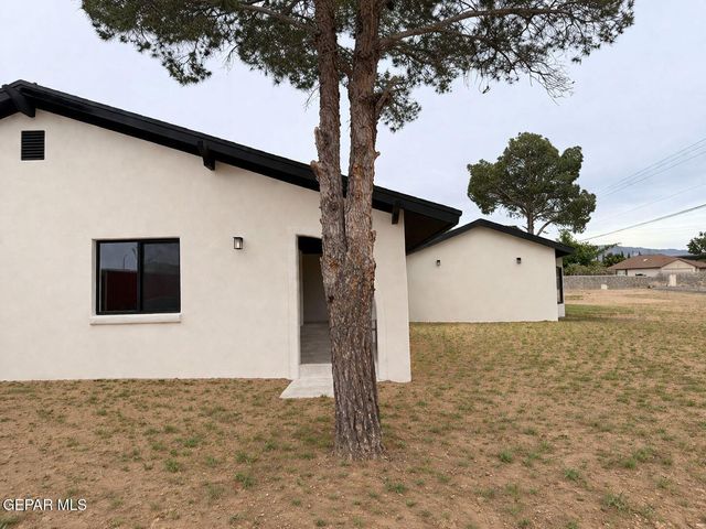 775 W BORDERLAND Road, El Paso, TX 79932