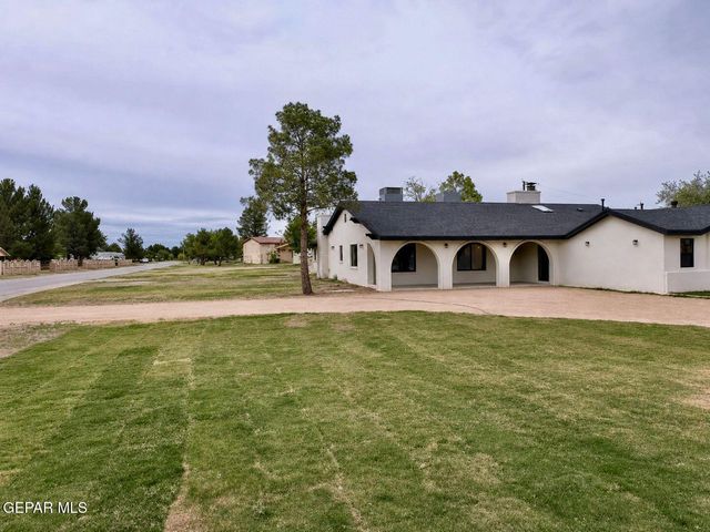 775 W BORDERLAND Road, El Paso, TX 79932
