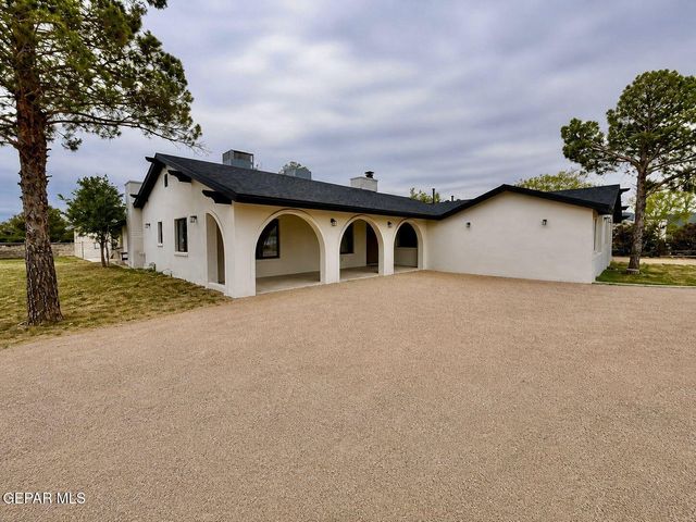 775 W BORDERLAND Road, El Paso, TX 79932