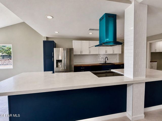 775 W BORDERLAND Road, El Paso, TX 79932