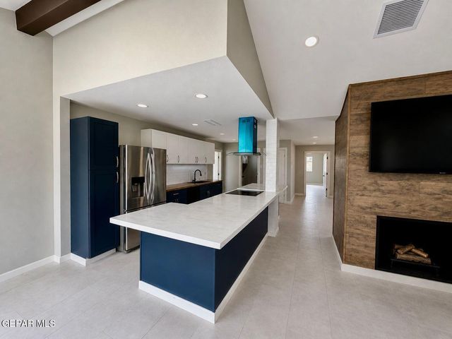 775 W BORDERLAND Road, El Paso, TX 79932