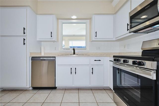 132 SE 19th TER, Cape Coral, FL 33990