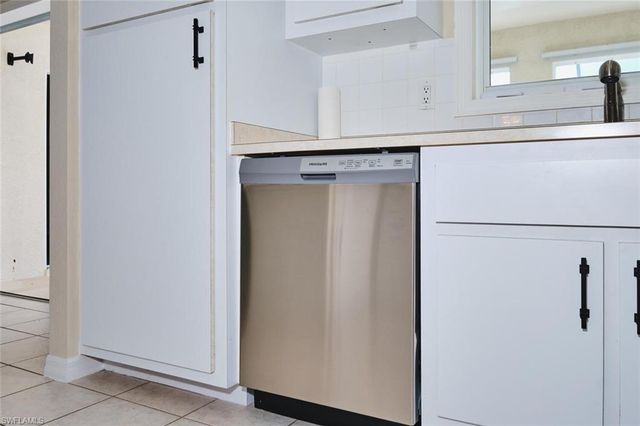 132 SE 19th TER, Cape Coral, FL 33990