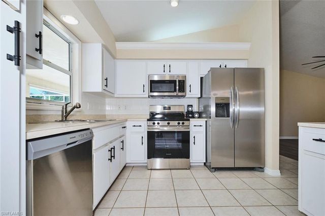 132 SE 19th TER, Cape Coral, FL 33990