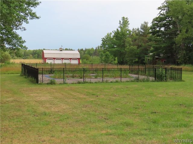 1357 Sturgeon Point Road, Evans, NY 14047