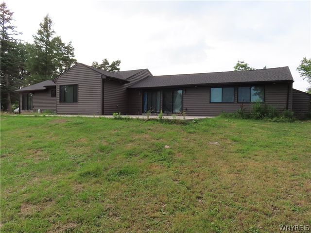 1357 Sturgeon Point Road, Evans, NY 14047