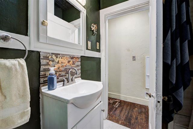 1811 N Youngs Boulevard, Oklahoma City, OK 73107