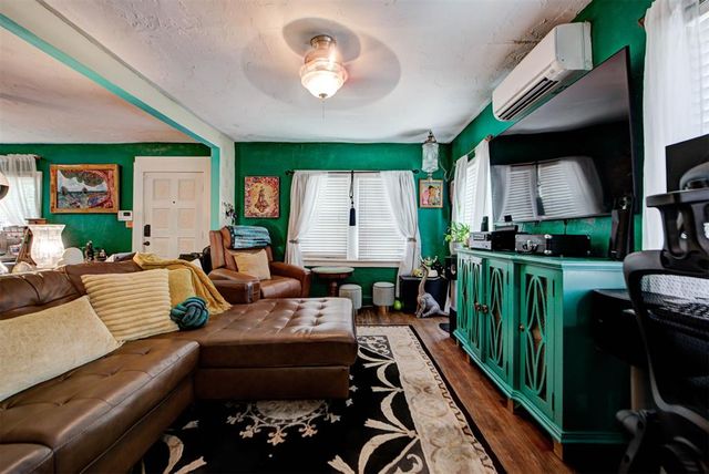 1811 N Youngs Boulevard, Oklahoma City, OK 73107