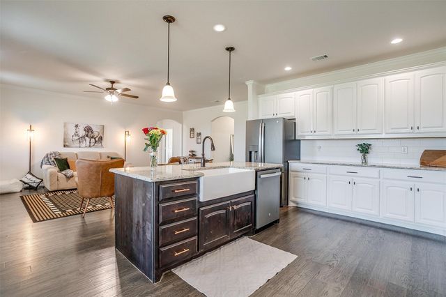 340 Sanger Drive, Springtown, TX 76082