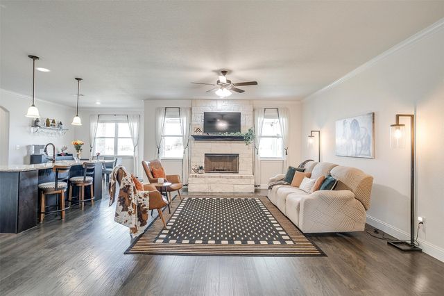 340 Sanger Drive, Springtown, TX 76082