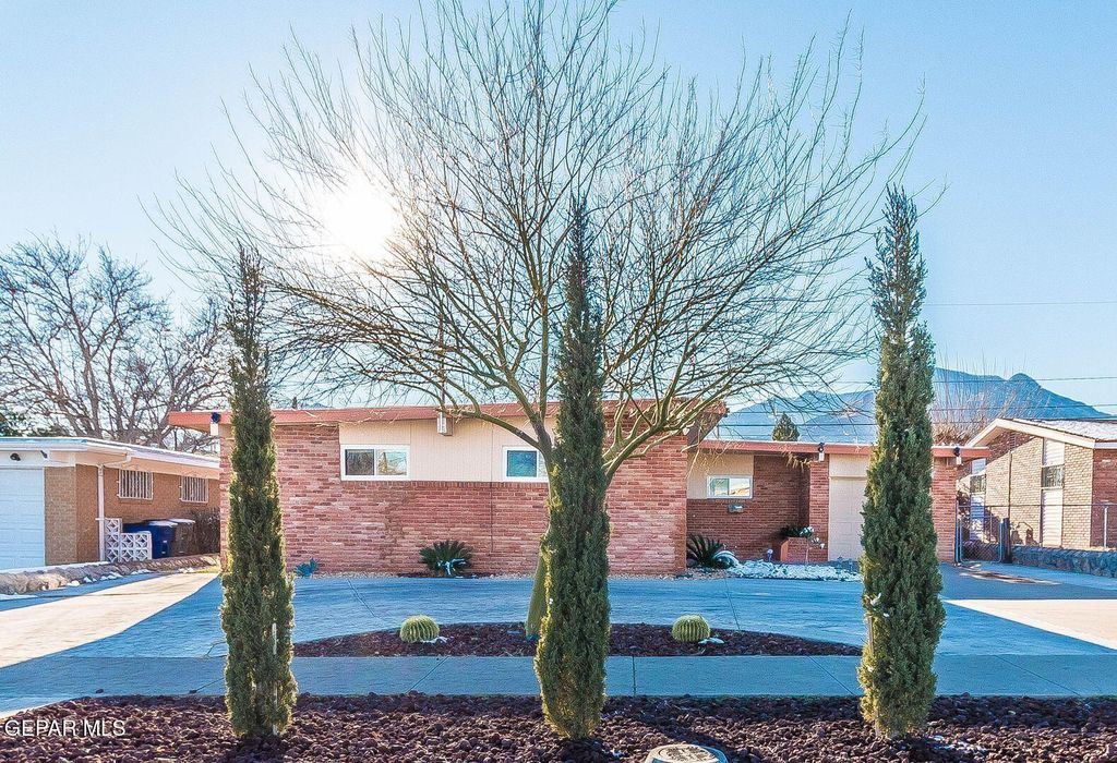 10037 KENWORTHY Street, El Paso, TX 79924