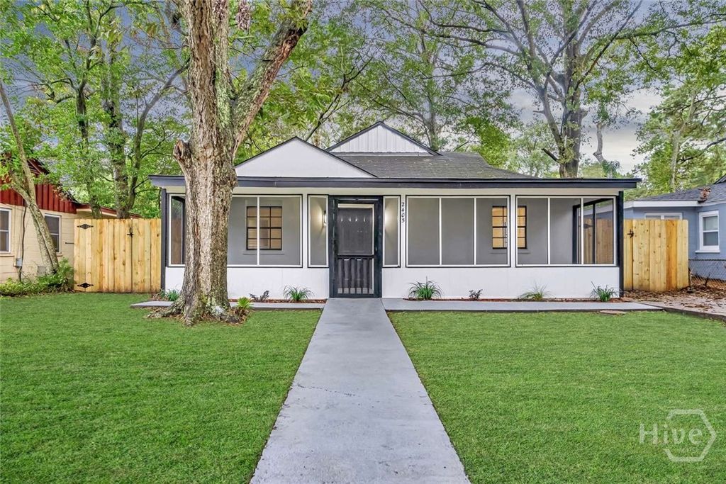 Image 1 of property listing at 2405 New York Avenue, Savannah, GA 31404