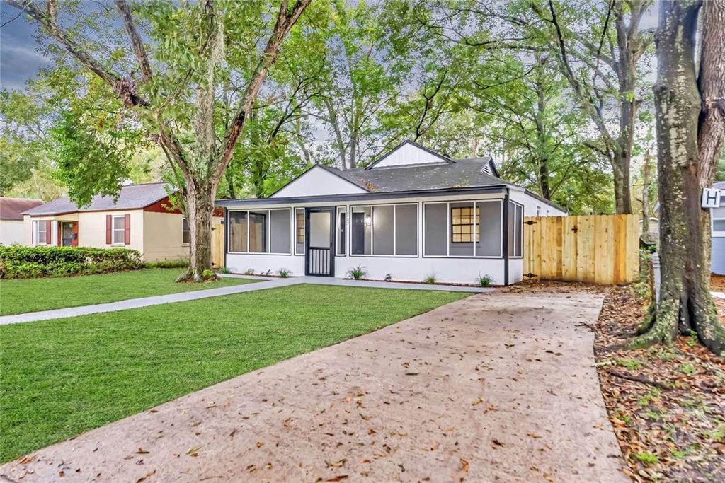 Image 2 of property listing at 2405 New York Avenue, Savannah, GA 31404