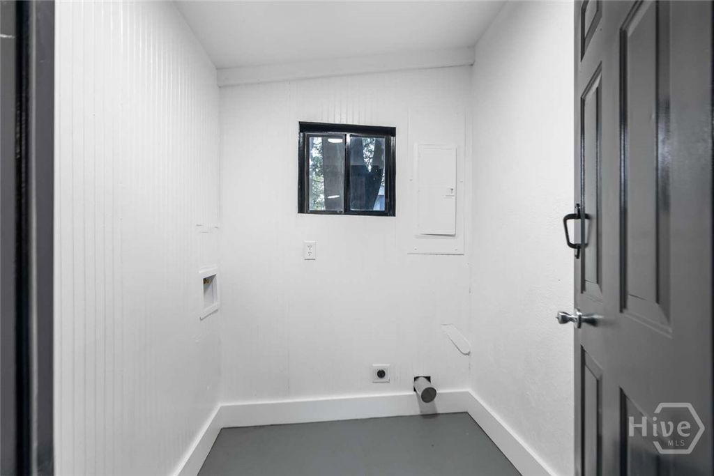 Image 22 of property listing at 2405 New York Avenue, Savannah, GA 31404