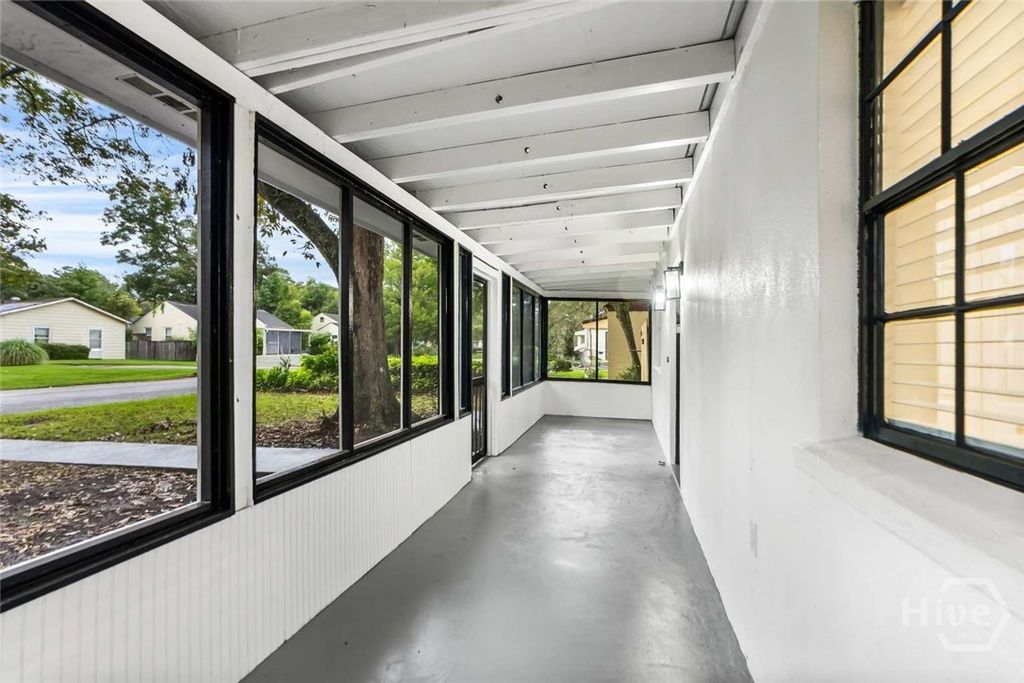 Image 3 of property listing at 2405 New York Avenue, Savannah, GA 31404