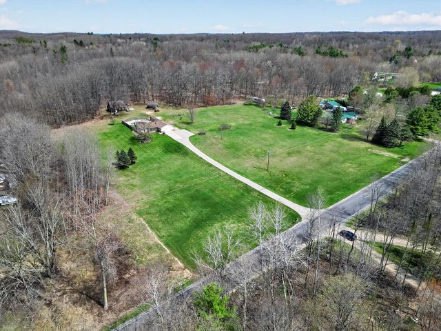 7045 17 Mile Road, Cedar Springs, MI 49319