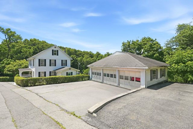800 Oakwood Drive, Peekskill, NY 10566