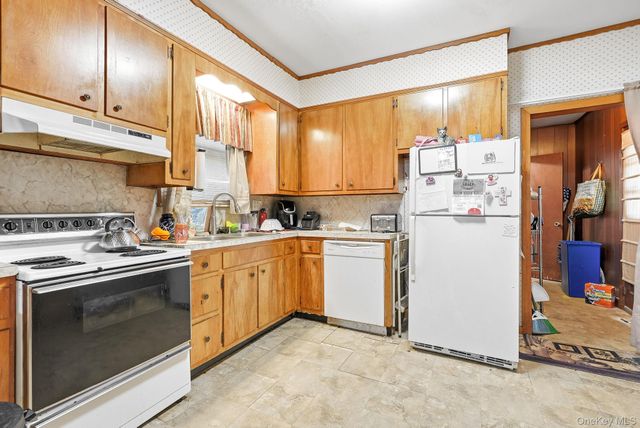 800 Oakwood Drive, Peekskill, NY 10566