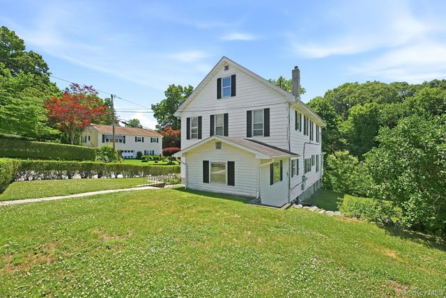 800 Oakwood Drive, Peekskill, NY 10566