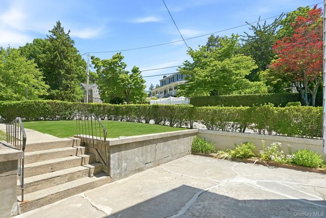 800 Oakwood Drive, Peekskill, NY 10566