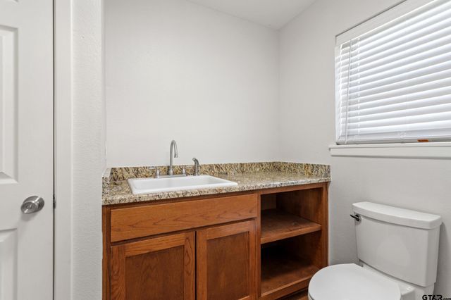 13011 County Road 470, Tyler, TX 75704