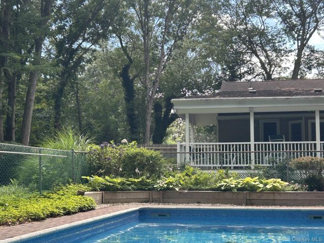 3 Townsend Court, Setauket, NY 11733