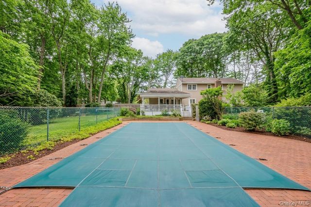 3 Townsend Court, Setauket, NY 11733