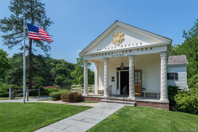 3 Townsend Court, Setauket, NY 11733