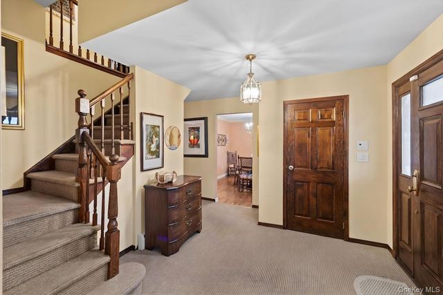 3 Townsend Court, Setauket, NY 11733