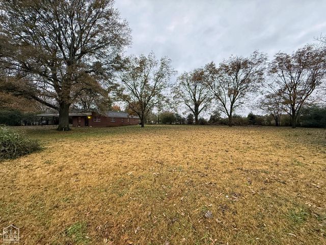 906 Eastwood Street, Leachville, AR 72438